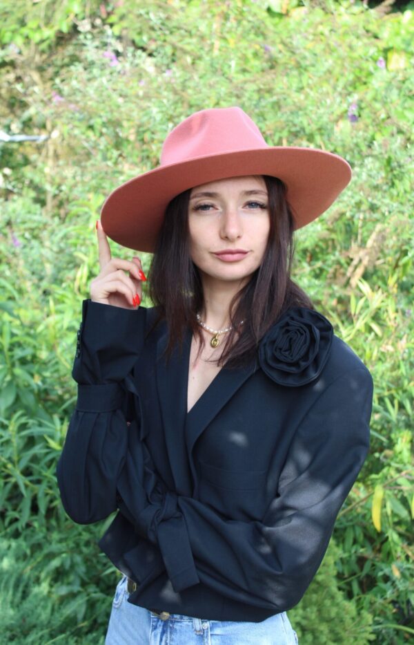 Czarna marynarka z gumką i różą | L/XL