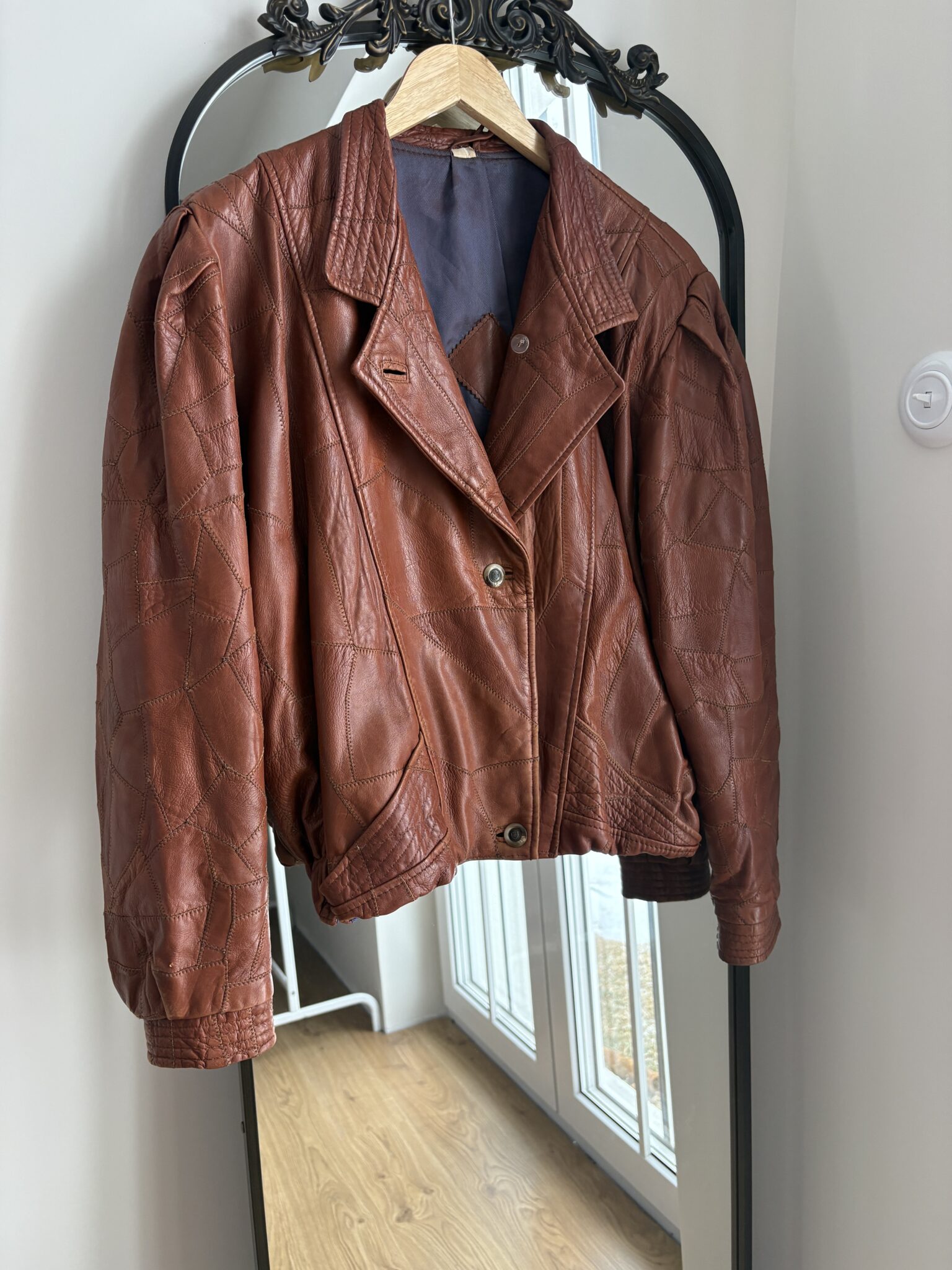 Karmelowa kurtka upcykling